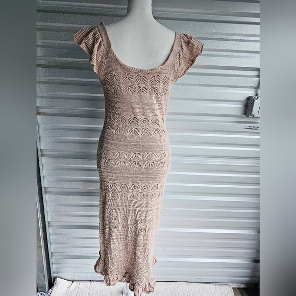 Beige crochet flutter sleeve flutter hem round neck sweater dress size small - Picture 5 of 7